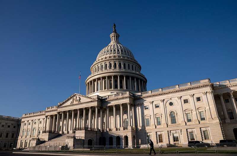 Сенат США принял резолюцию с требованием отменить тарифы Трампа на Канаду