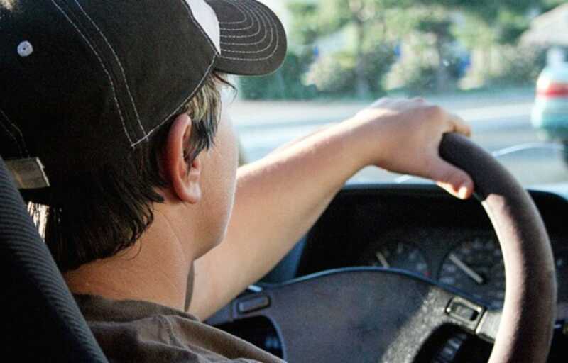 Подростки угнали авто и чуть не сбили мужчину на трассе к Сочи