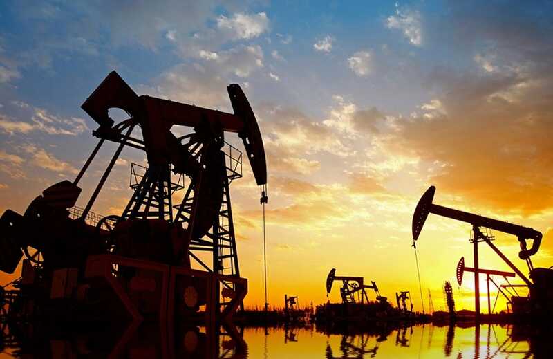 Мировые цены на нефть опустились ниже 60 долларов