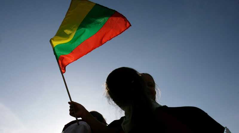 В Литве активистке запретили поездку в Москву на празднование Дня Победы
