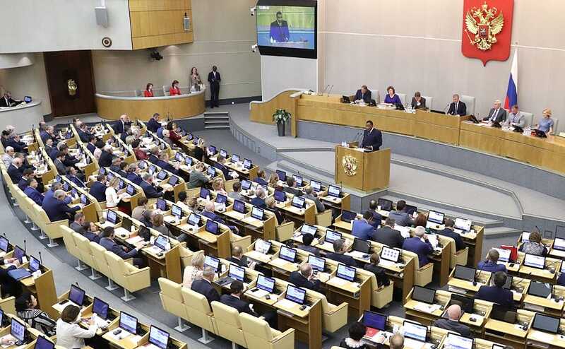 В Госдуме начали заседание с молитвы и обсуждения сатанизма