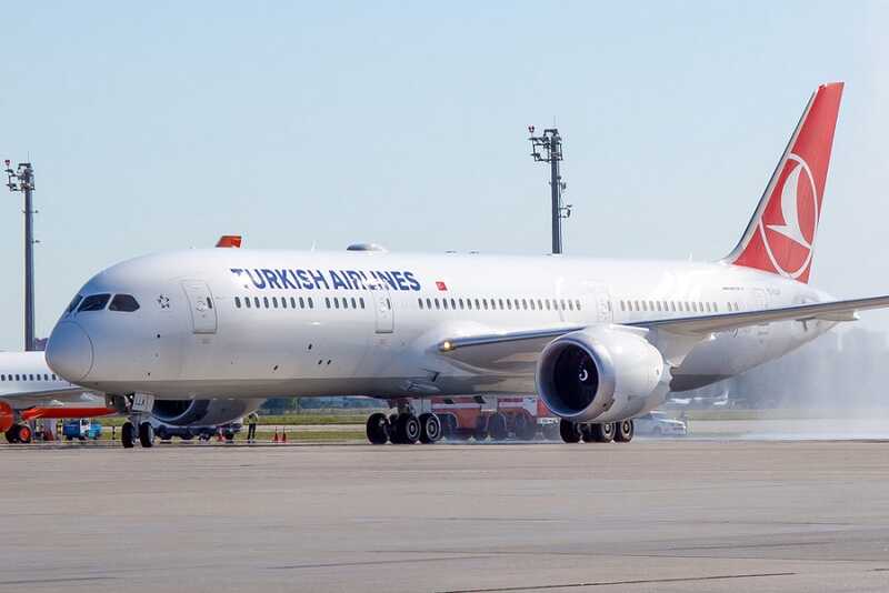 Самолет Turkish Airlines экстренно перенаправили в Санкт-Петербург из-за угрозы БПЛА в Подмосковье