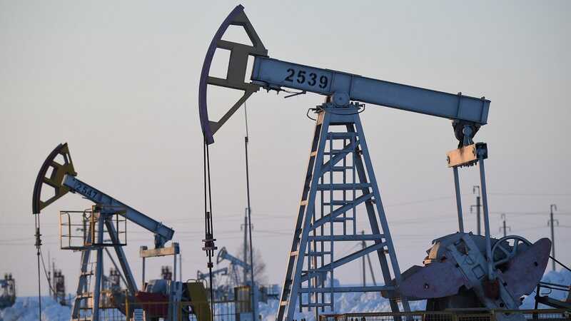 Россия сталкивается с бюджетным кризисом на фоне падения цен на нефть