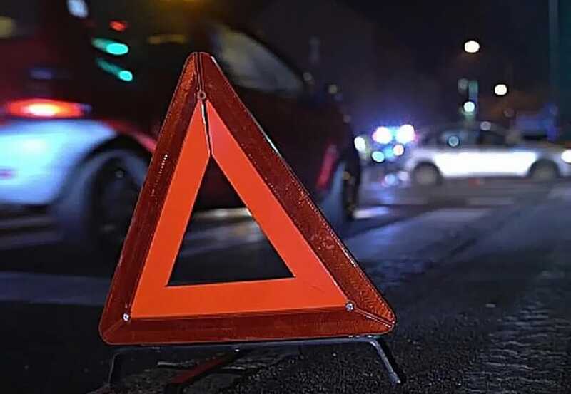 Военный грузовик попал в аварию на трассе в аннексированном Крыму