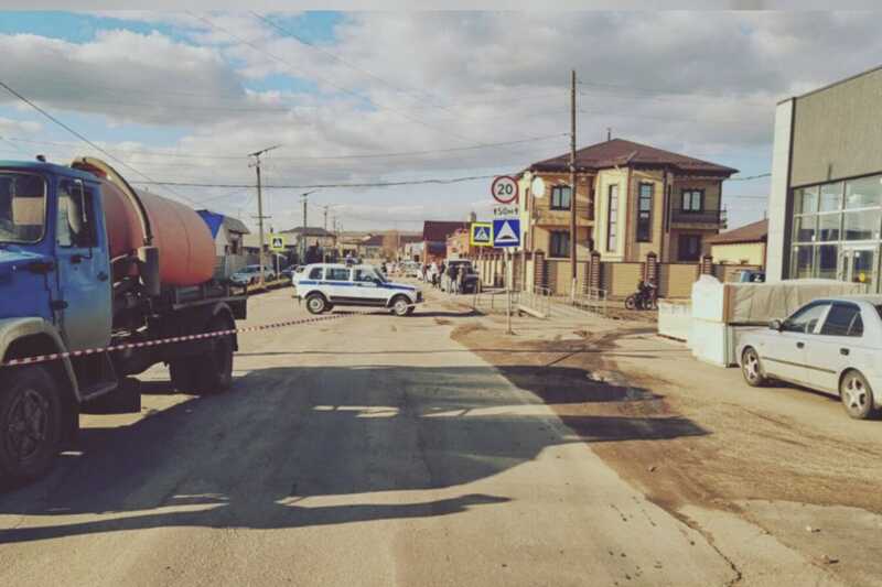 В Челябинской области автомобиль наехал на школьницу, которая переходила улицу
