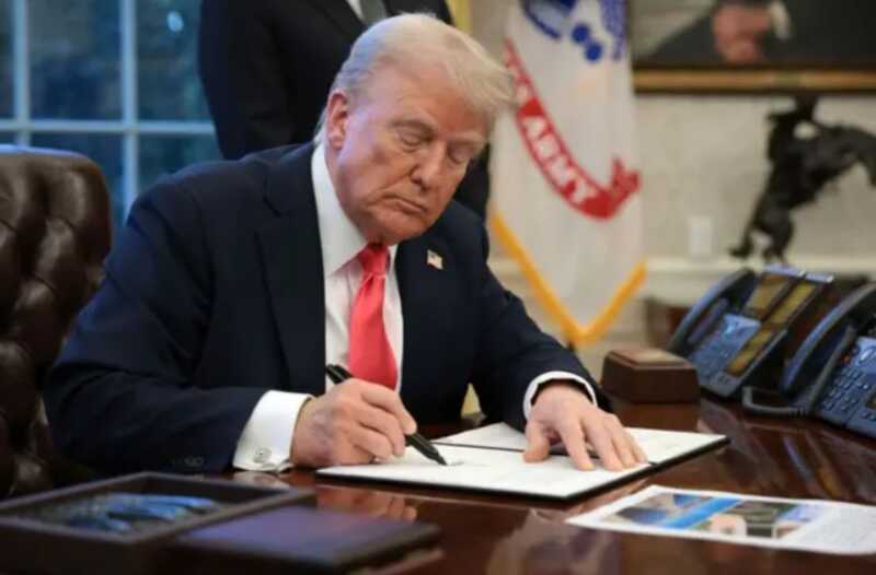 Трамп продлил запрет на прием судов с российским флагом в американских портах
