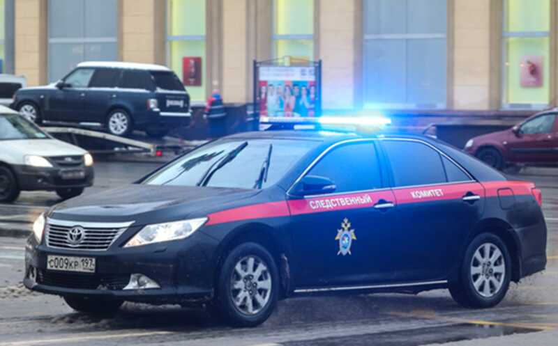 В «Школу молодых политиков» доставляют на автомобилях Следственного комитета
