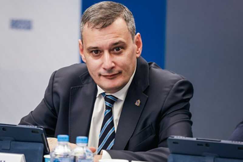 После ареста экс-губернатора Курской области Смирнова Хинштейн освятил свой кабинет