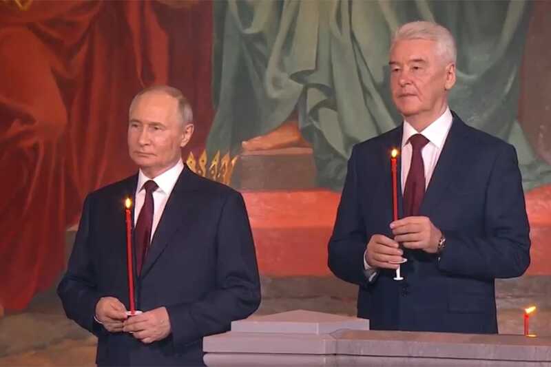 Путин пришёл в храм Христа Спасителя на праздничное богослужение