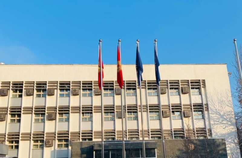 Россия откладывает высылку мигрантов после давления Киргизии