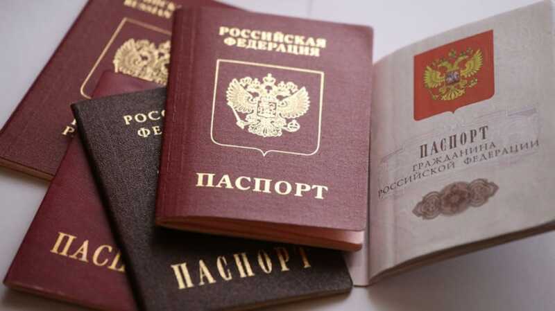 ФСБ лишила гражданства стендаперов из-за "угрозы нацбезопасности"