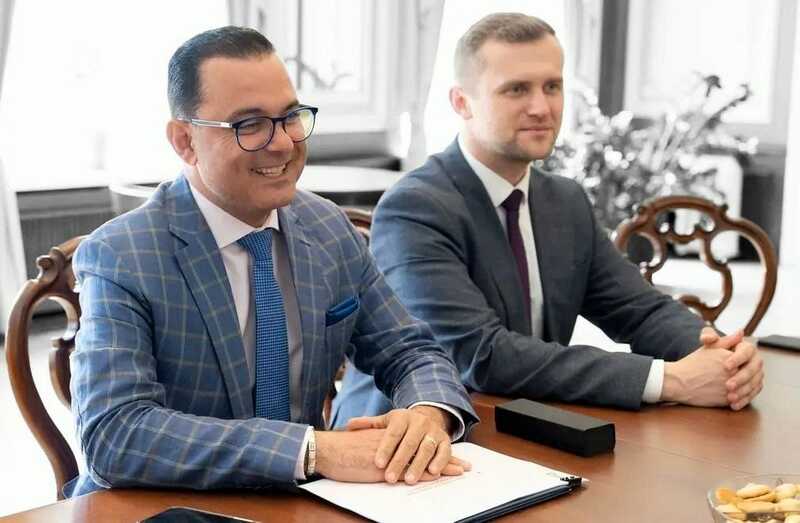 Парламентский секретарь Минздрава Латвии сменил место работы и приумножил состояние