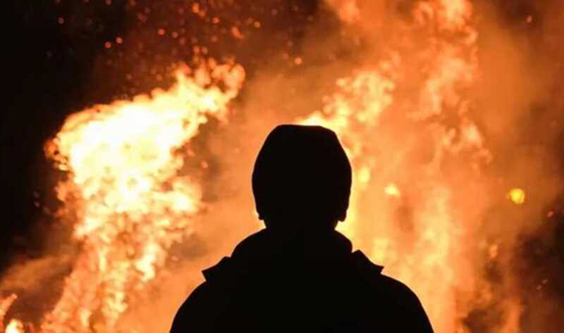 В Санкт-Петербурге неизвестный совершил погром и поджог пункта выдачи заказов