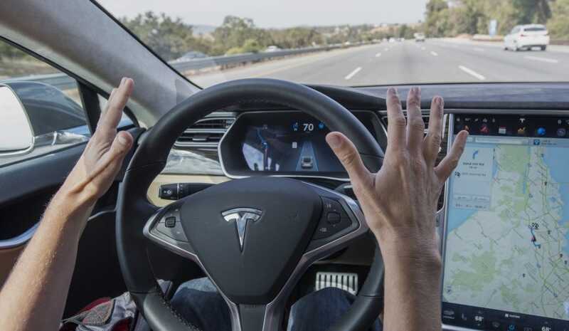 Автопилот Tesla не узнал поворотник, и едва не убил водителя
