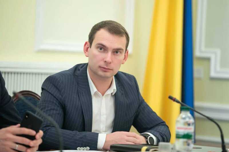 Парламентарий Рады продемонстрировал проект договора между Украиной и США относительно ресурсов