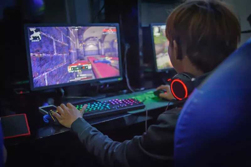 Школьник в Москве попытался задушить мать после проигрыша в Counter-Strike 2