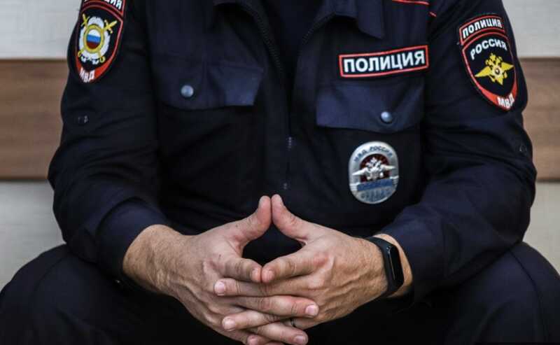 Три полицейских задержаны за содействие таксистам в обмане участников "СВО" в Шереметьево