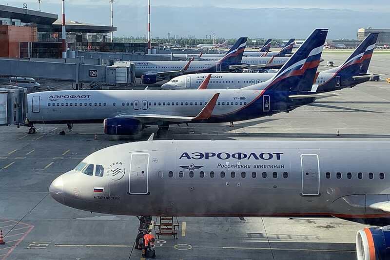 Авиакомпании России массово отменяют рейсы в Москву