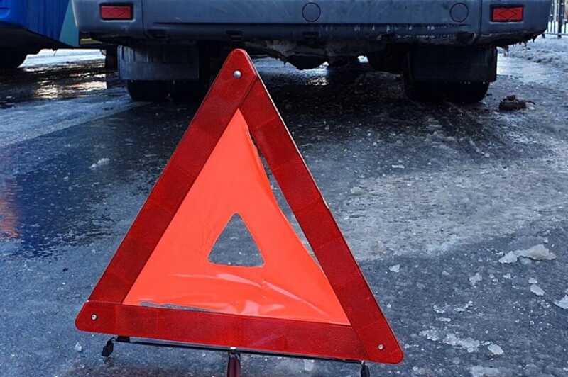 В Иркутской области во время драг-заезда автомобиль наехал на группу людей