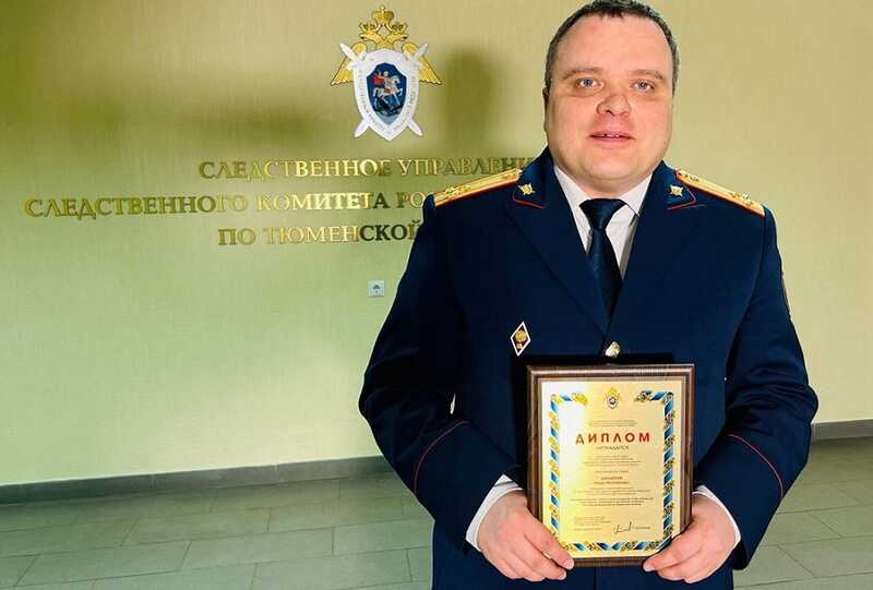 В Тюмени полицейский избил подозреваемого и отобрал телефон у адвоката