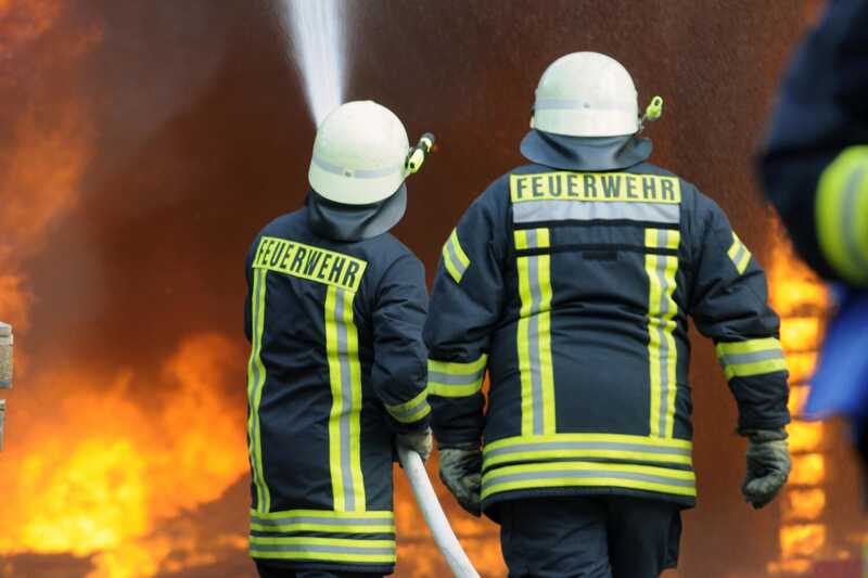 В Германии огонь уничтожил множество автомобилей
