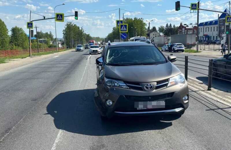 В Чувашии автомобиль иностранного производства наехал на трех человек на переходе