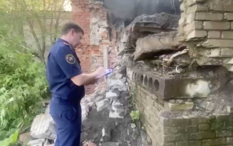 В Ленинградской области двух учениц придавило бетонной плитой на заброшенной ферме