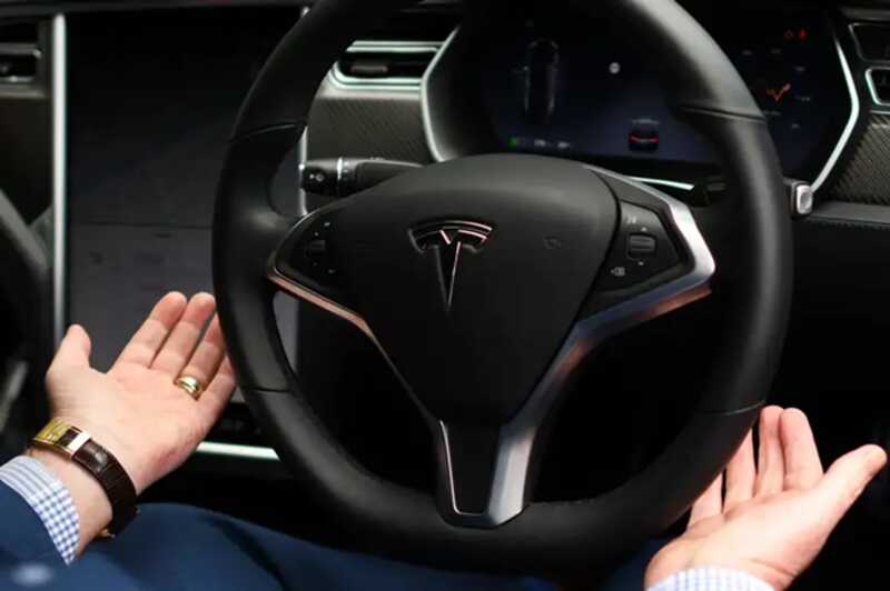 Tesla пыталась скрыть данные о происшествиях с участием беспилотных автомобилей