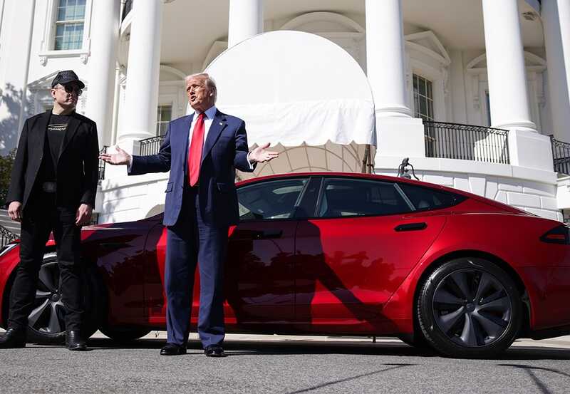 Дональд Трамп выставляет на продажу Tesla из-за конфликта с Илоном Маском