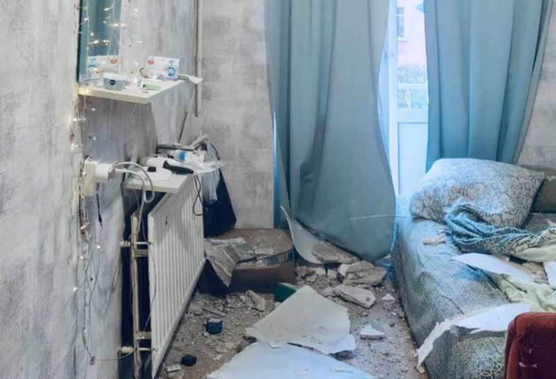 В жилом помещении на юго-западе Санкт-Петербурга произошло обрушение потолка