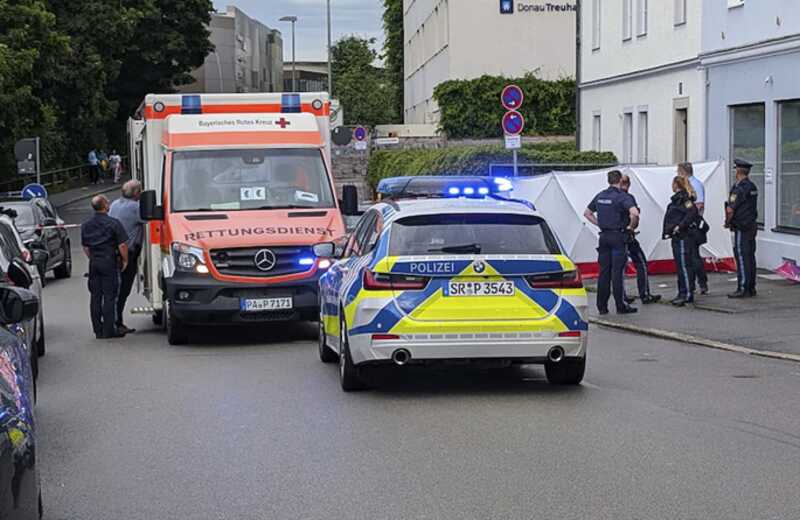 На юге Германии водитель сбил группу людей