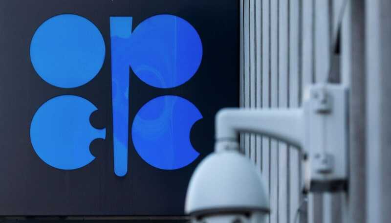 Цена на легкую нефть в США снижается на фоне роста поставок ОПЕК+