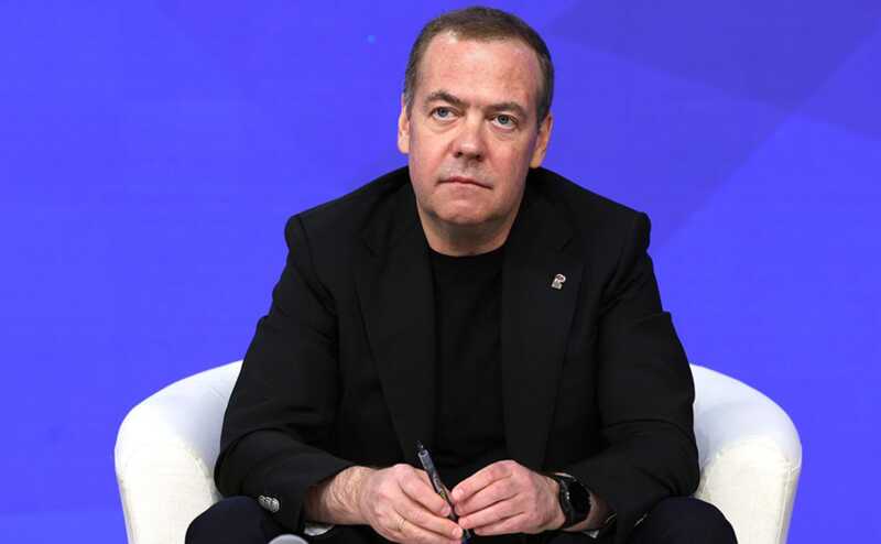 Фондовая прачечная: как Медведев использует пропаганду и запугивание для "отмывания" миллиардов