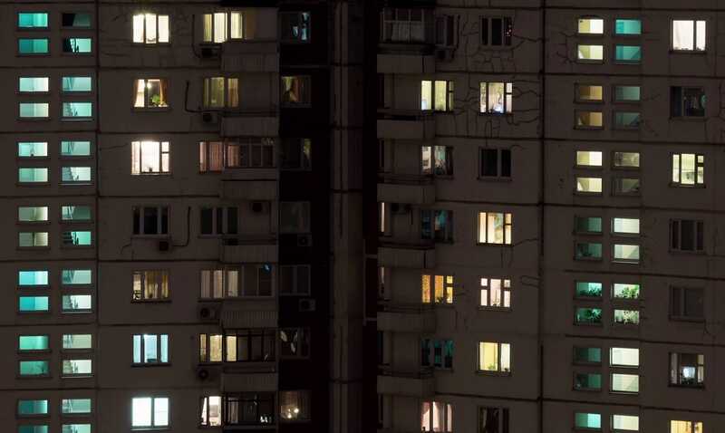 В Варшаве жители многоэтажного дома угрожают вызвать полицию из-за постоянного ночного шума