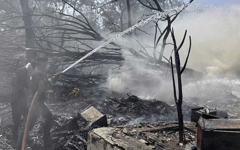 В Интернете появились новые снимки крушения самолёта на жилые здания в Индии