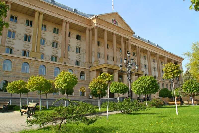 Власти Грузии вызывают журналистов в суд за критику государственных служащих
