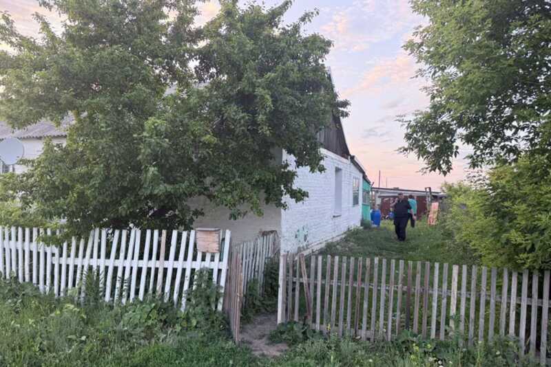В Омской области годовалый ребенок утонул в ведре, пока пьяные родители спали