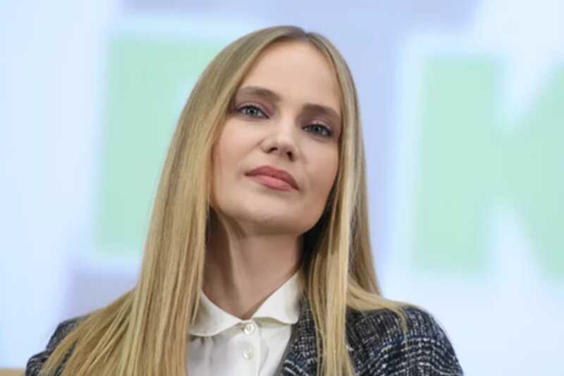 Певица Глюкоза предложила обустроить в школах специальные места для курения