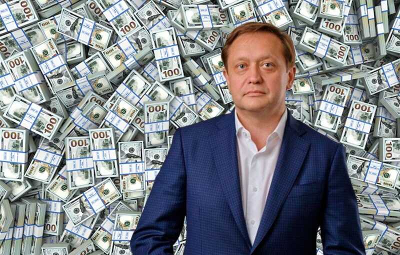 В поле нет никого, кроме Белая