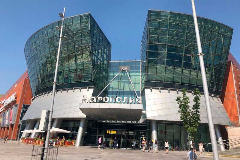 В московском «Метрополисе» на минус первом этаже начался пожар