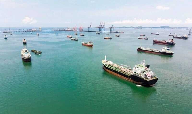 Морские перевозчики уменьшают поставки нефти в связи с конфликтом на Ближнем Востоке
