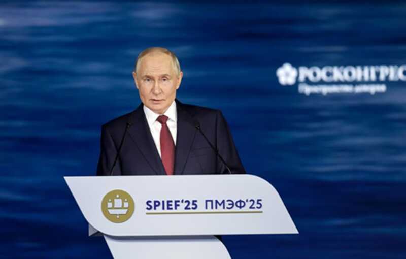 Владимир Путин выступил с речью на Петербургском международном экономическом форуме 2025