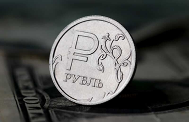 На ПМЭФ российские власти и бизнес выступают с предложением о снижении курса рубля