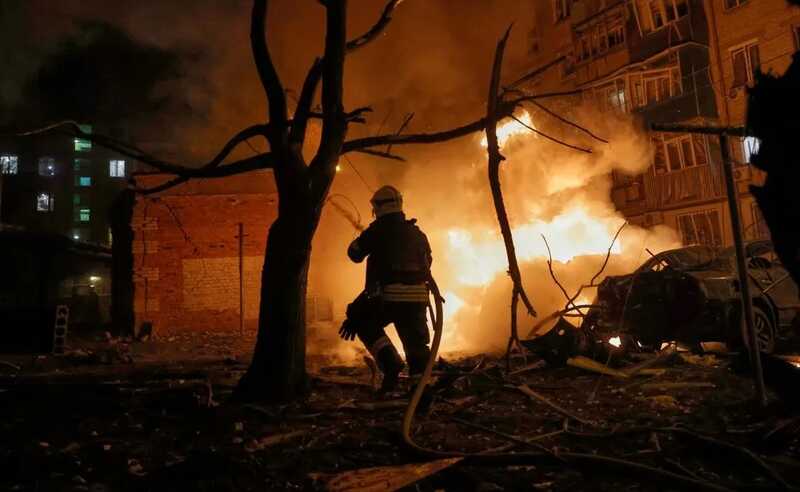 После массированной атаки на Кременчуг начался сильный пожар