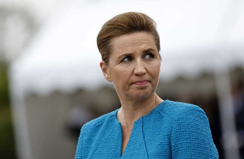Премьер-министру Дании Метте Фредериксен подарили осла