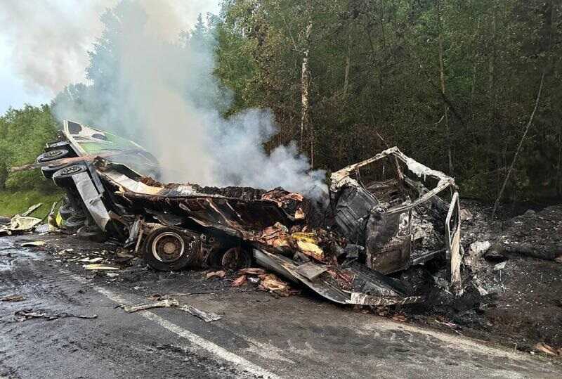 Три автомобиля сгорели в смертельной аварии на трассе «Байкал» в Иркутской области