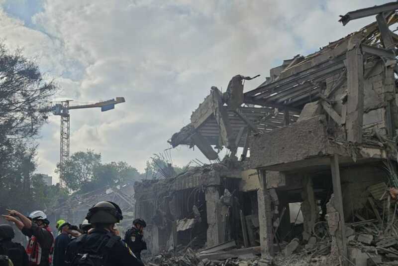 В интернете появились фотографии, сделанные после ракетного удара Ирана