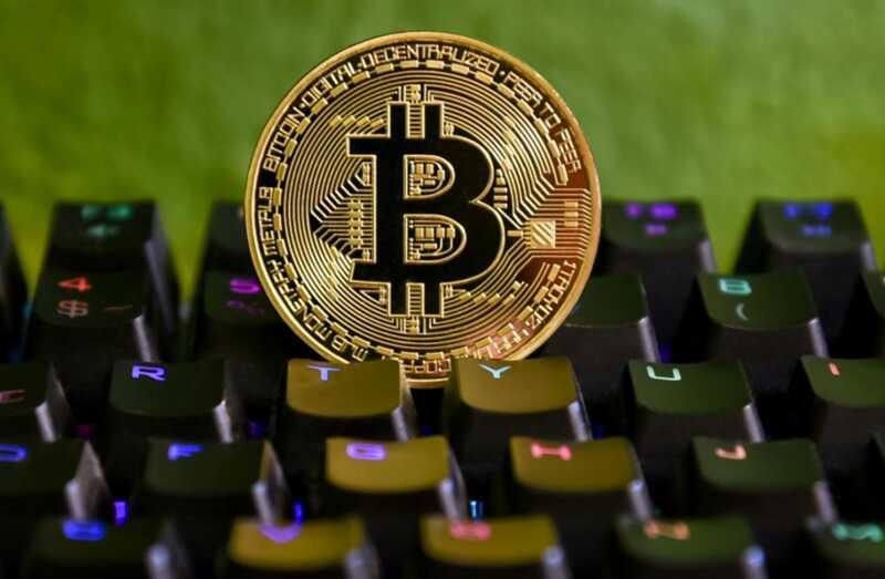 Цена биткоина опустилась ниже 100 тысяч долларов