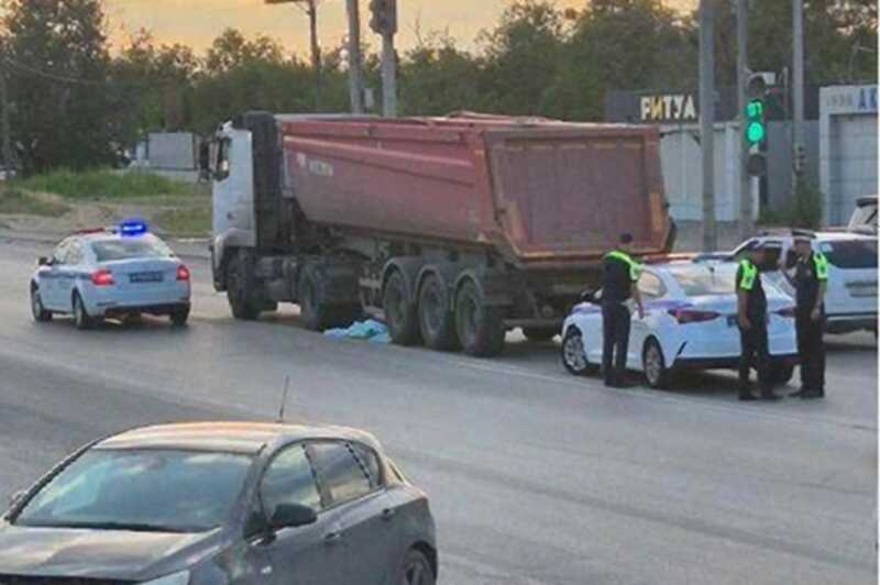 В Волгограде грузовой самосвал нанес смертельные травмы женщине