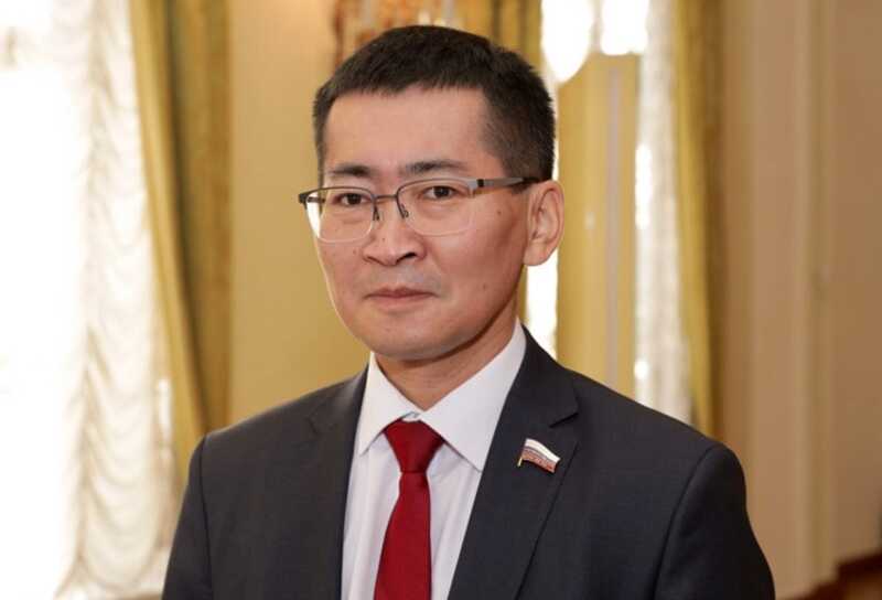 Николай Будуев открыто заявляет о проблемах Байкала, но не достигает их решения